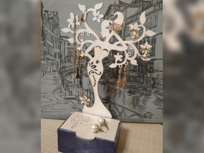 图纸封面-珠宝收纳盒 带珠宝树架的木制珠宝收纳盒